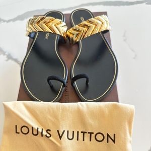 New! Louis Vuitton Black Embellished Suede and Leather Toe Ring Flat Sandals